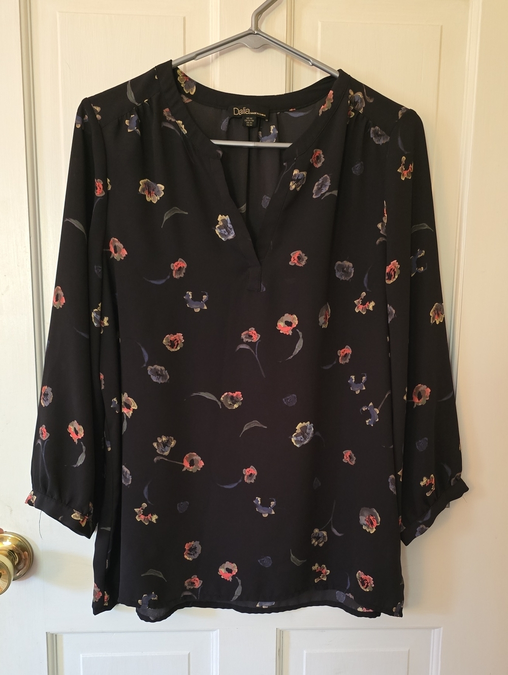 Dalia Black Floral Split-Neck Long Sleeve Blouse Size M